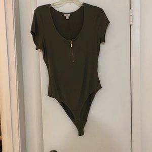 Khols shirt.  Full body shirt with clasps.